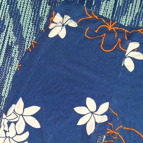Wahine Toa Designs Large, Blue Floral Leggings - Picture 6 of 8
